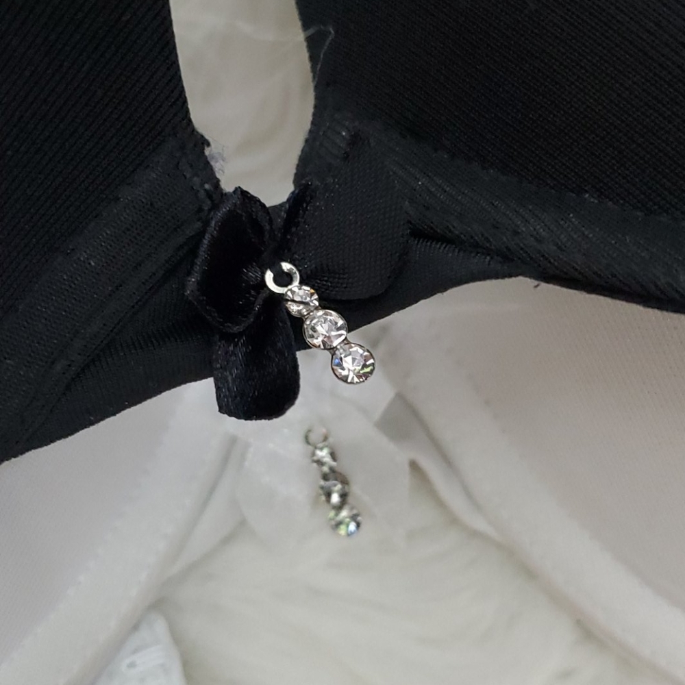 Bras - Picture 3 of 7